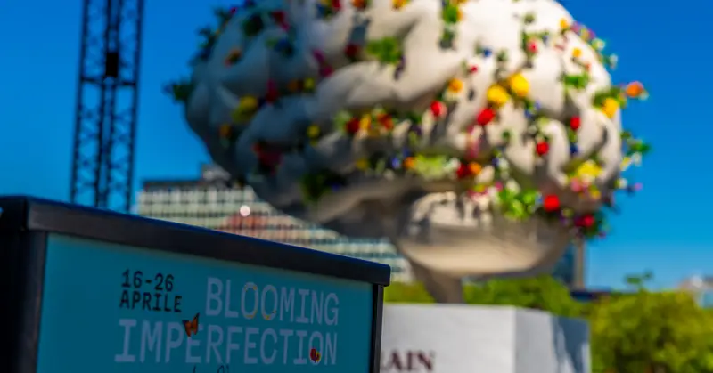 Blooming Imperfection, the flowering brain