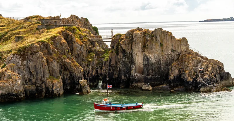 Boat below the footbridge rocks
