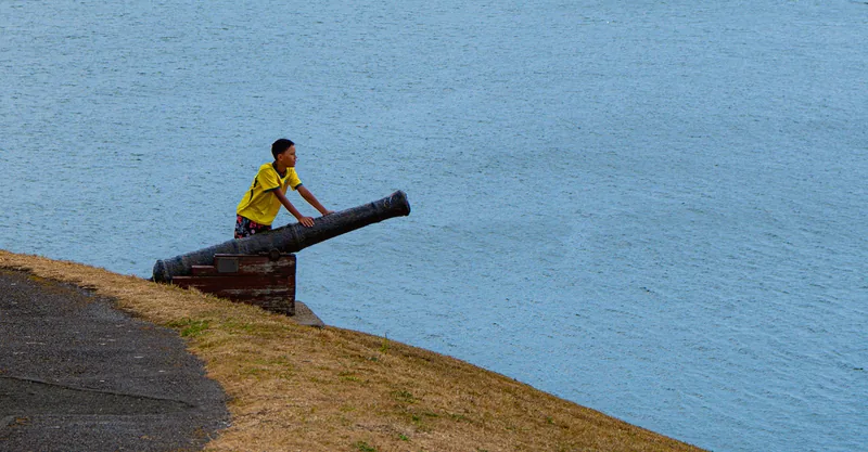 Boy at the cannon, Castle Hill